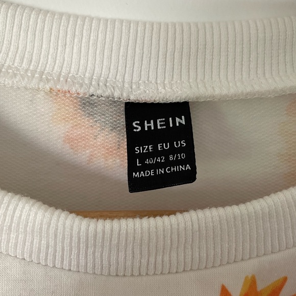 💫 HOST PICK 💫 Allover Sunflower Print Twist Front Sweatshirt. - Picture 4 of 7